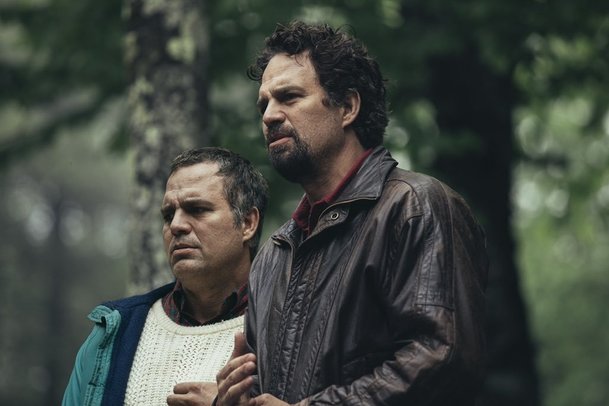 Bludné kruhy: Mark "Hulk" Ruffalo hraje dvojčata - podívejte se | Fandíme serialům