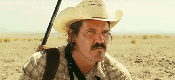 Outer Range: Josh Brolin se vrací do televize pod produkční záštitou Brada Pitta | Fandíme serialům