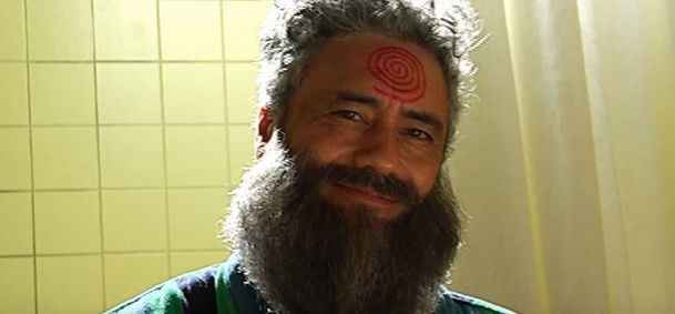 Seven Stages to Achieve Eternal Bliss: Oscarový Taika Waititi je vůdce kultu | Fandíme filmu