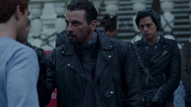 Skeet Ulrich opouští Riverdale, seriál už ho nudil | Fandíme serialům