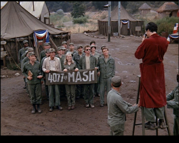 M*A*S*H: Proč Wayne "Trapper" Rogers opustil seriál | Fandíme serialům