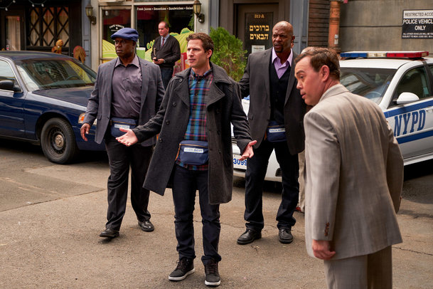 Brooklyn 99: Osmá řada sitcomu se bude kvůli současnému dění v USA zásadně měnit | Fandíme serialům