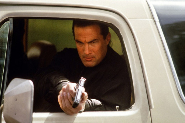 Predátor 2: Hlavní roli si měl původně střihnout Steven Seagal | Fandíme filmu