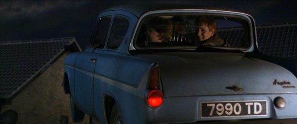 Harry Potter: Létající automobil Ford Anglia se měl v posledním díle vrátit | Fandíme filmu