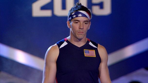 American Ninja Warrior: Jeden z nejúspěšnějších závodníků byl zatčen kvůli dětské pornografii | Fandíme serialům