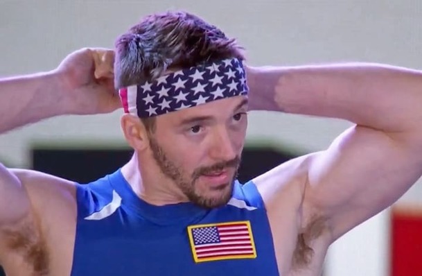 American Ninja Warrior: Jeden z nejúspěšnějších závodníků byl zatčen kvůli dětské pornografii | Fandíme serialům