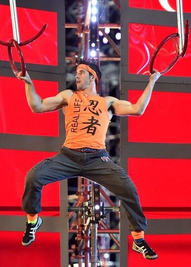 American Ninja Warrior: Jeden z nejúspěšnějších závodníků byl zatčen kvůli dětské pornografii | Fandíme serialům