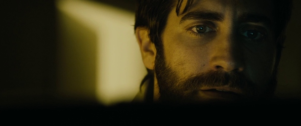 Jake Gyllenhaal lže až se mu od pusy práší | Fandíme serialům