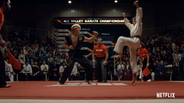 Cobra Kai: Seriálové pokračování Karate Kid odkoupil Netflix a láká na 3.řadu | Fandíme serialům