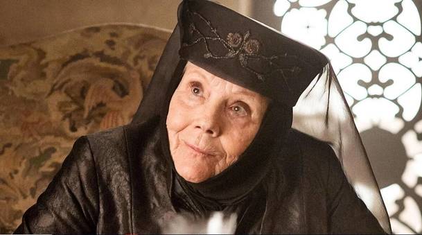 Zemřela Diana Rigg, v posledních letech známá jako lady Olenna ze Hry o trůny | Fandíme serialům