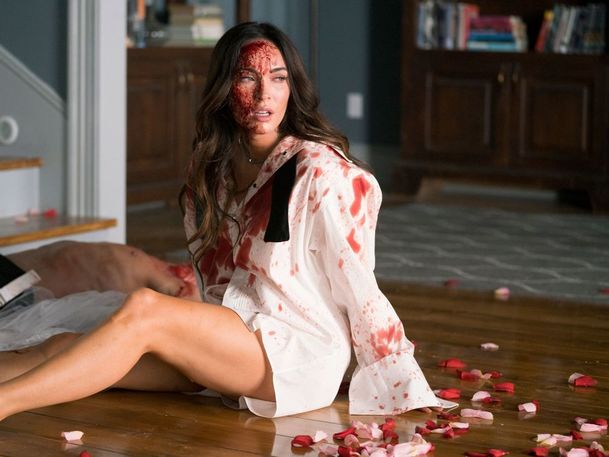 Till Death: Zkrvavená a spoutaná Megan Fox bojuje na prvních fotkách o život | Fandíme filmu