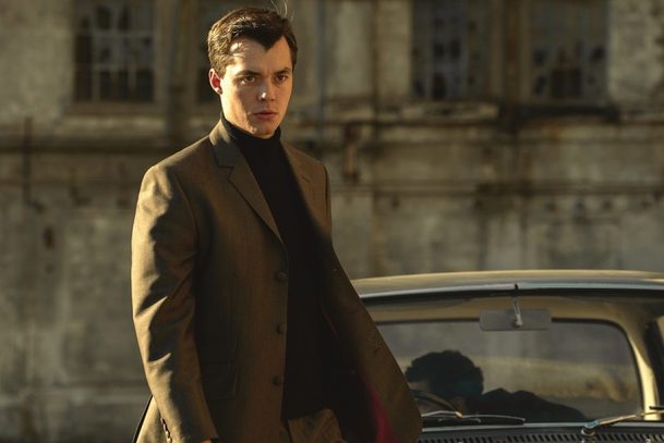 Pennyworth: Batmanův komorník se připomíná v nové upoutávce | Fandíme serialům