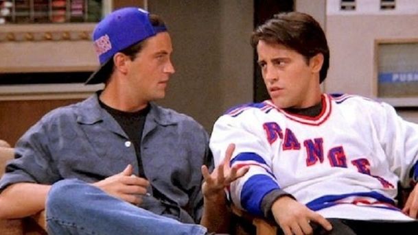 Matthew Perry vypomůže lidem zasaženým koronavirou pandemií | Fandíme serialům