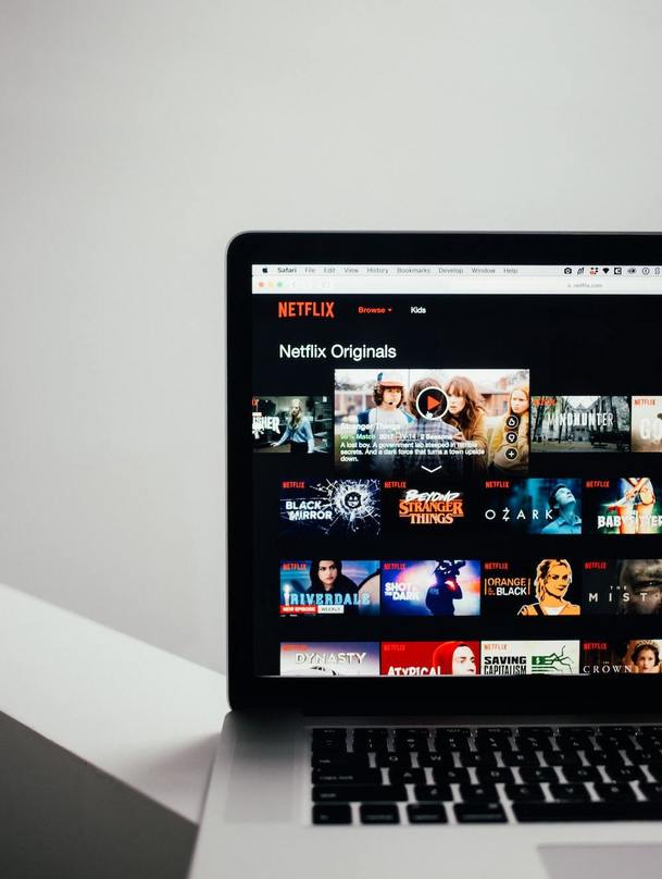 Netflix v Česku bude ještě dostupnější, nabídne předplacené karty | Fandíme serialům