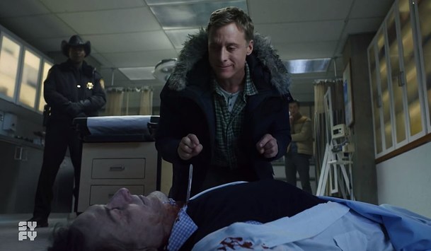 Resident Alien: Alan Tudyk je mimozemšťan v přestrojení, mrkněte na trailer | Fandíme serialům