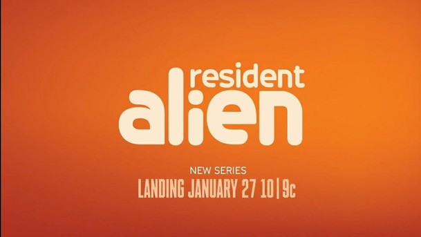 Resident Alien: Alan Tudyk je mimozemšťan v přestrojení, mrkněte na trailer | Fandíme serialům