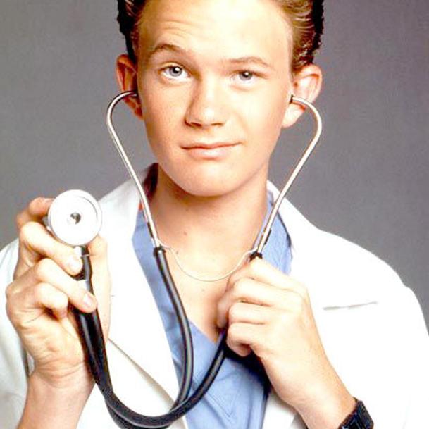 Doogie Howser: Která herečka nově nahradí Neila Patricka Harrise | Fandíme serialům