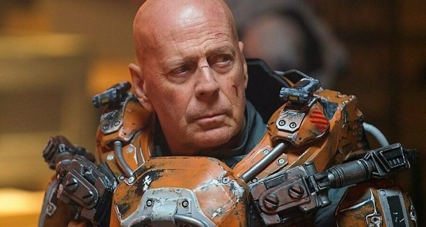 Cosmic Sin: Bruce Willis létá vesmírem a nakopává zadky mimozemským šmejdům | Fandíme filmu