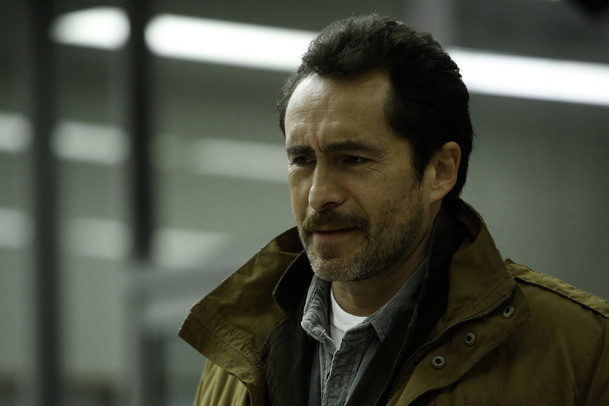 Let the Right One In: Demián Bichir si zahraje otce, který shání krev pro svou upíří dceru | Fandíme serialům