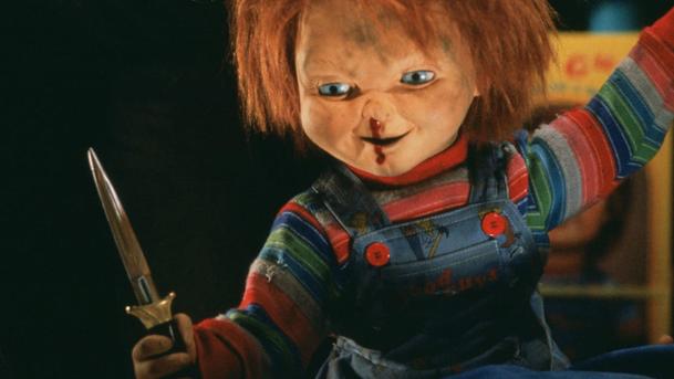 Chucky: Teaser odhaluje, jak  se vyrábí vraždící panenka | Fandíme serialům