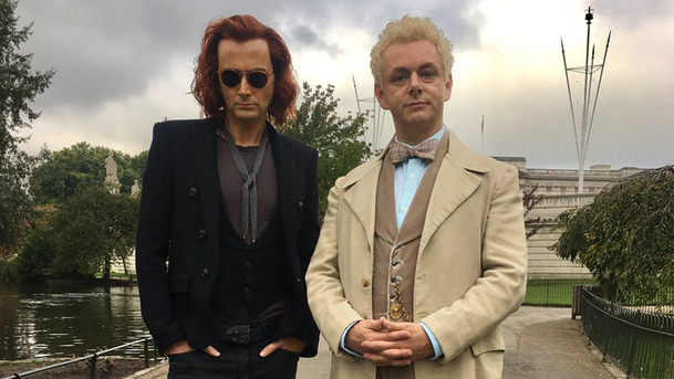 Good Omens: Komediální fantasy se vrátí ve 2. řadě | Fandíme serialům