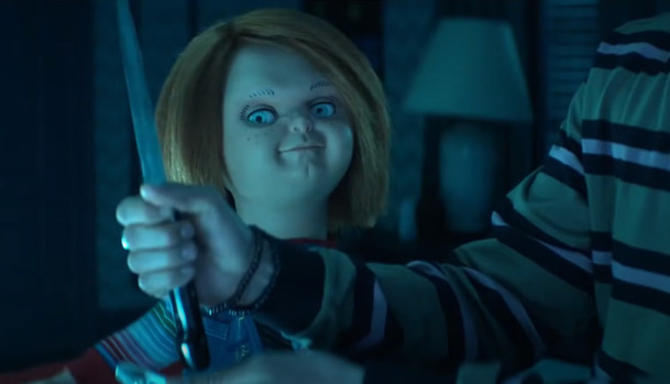 Chucky: Plnohodnotný trailer láká na výživné vraždění a středoškolské prostředí | Fandíme serialům