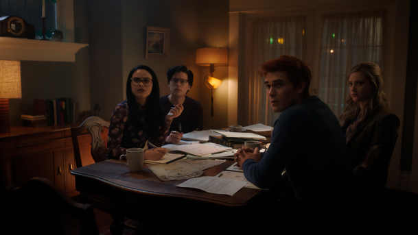 Riverdale 6: Trailer na příští sezónu láká na mladou čarodějku Sabrinu | Fandíme serialům