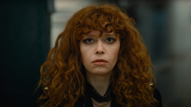 Ruská panenka 2: Natasha Lyonne opět bloudí mimo realitu, přinášíme první upoutávku | Fandíme serialům