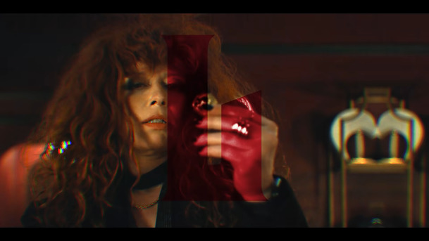 Ruská panenka 2: Natasha Lyonne opět bloudí mimo realitu, přinášíme první upoutávku | Fandíme serialům