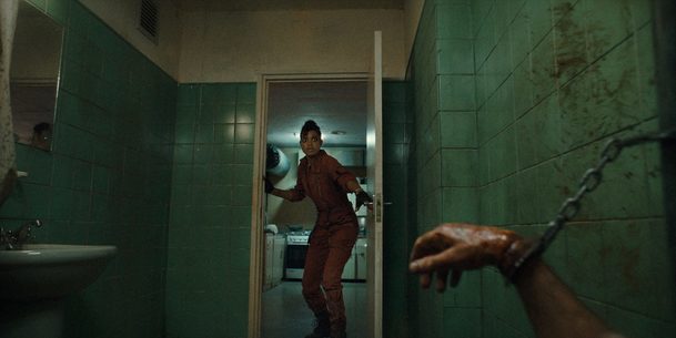 Resident Evil: Lék – Poslední trailer předvádí nefalšované zombie orgie | Fandíme serialům