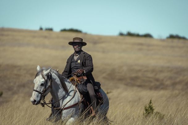 Lawmen: Bass Reeves – Nejdrsnější šerif divokého západu v novém seriálu | Fandíme serialům