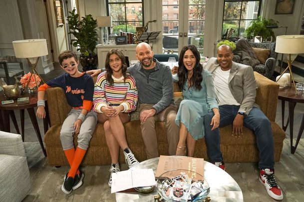 Extended Family: Jon Cryer z Dva a půl chlapa v novém sitcomu | Fandíme serialům