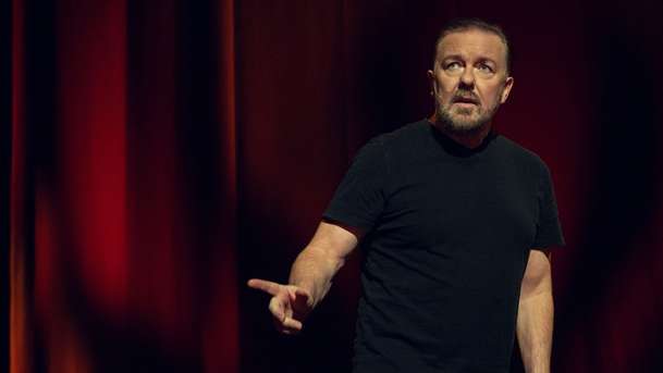 Ricky Gervais: Armageddon – Komik na Netflixu zase budí kontroverze | Fandíme filmu