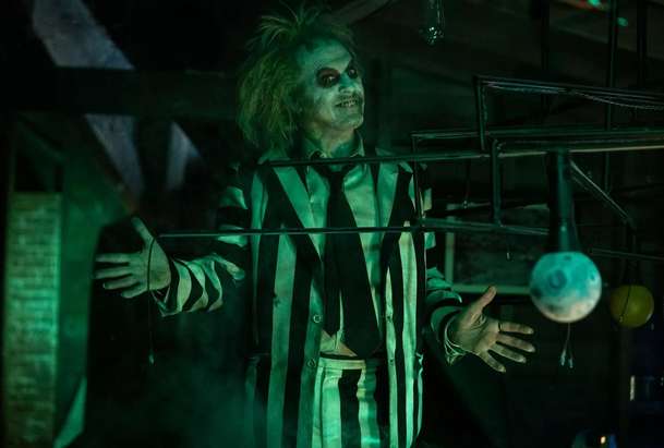 Beetlejuice Beetlejuice: Nový trailer je plný Burtonova dovádění | Fandíme filmu