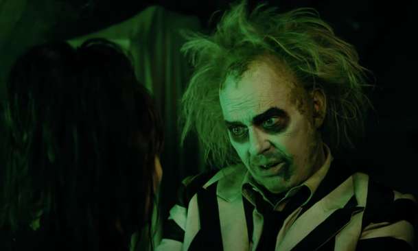 Beetlejuice Beetlejuice: Nový trailer je plný Burtonova dovádění | Fandíme filmu