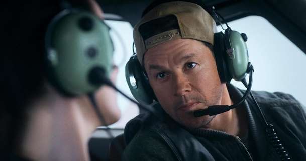 Flight Risk: Mark Wahlberg je v traileru s pleší k nepoznání | Fandíme filmu