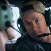 Flight Risk: Mark Wahlberg je v traileru s pleší k nepoznání | Fandíme filmu