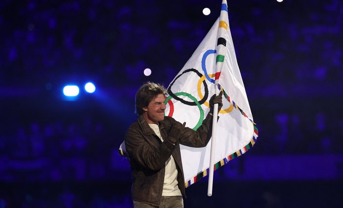 Video: Tom Cruise vnesl Hollywood do závěrečného olympijského ceremoniálu | Fandíme seriálům