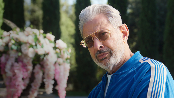 Kaos: Jeff Goldblum jako Zeus brzy dorazí na Netflix | Fandíme serialům