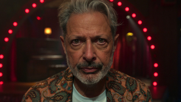 Kaos: Jeff Goldblum jako Zeus brzy dorazí na Netflix | Fandíme serialům