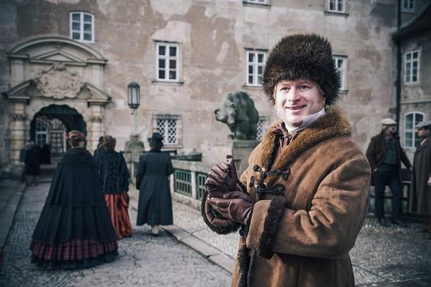 Dcera národa: Česká historická série se chlubí moderním kabátkem | Fandíme serialům