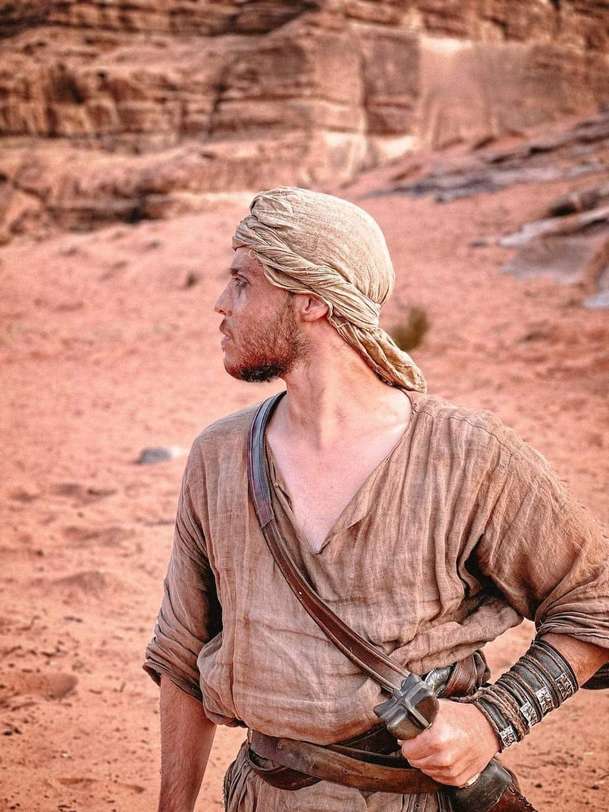 Desert Warrior: Pouštní epos má přinést bitvy v měřítku Pána prstenů | Fandíme filmu