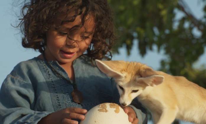 The Desert Child: Skutečný příběh dítěte vychovaného pštrosy | Fandíme filmu