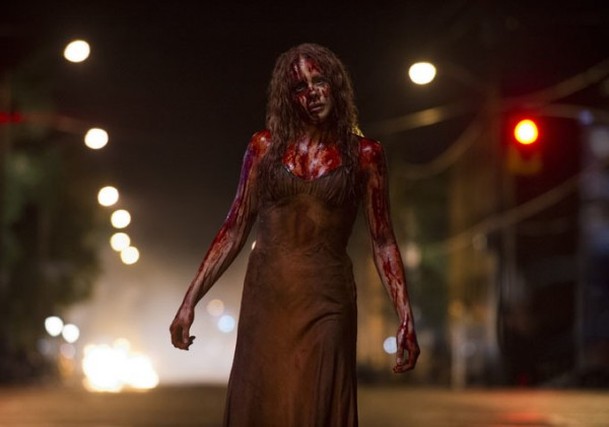 Carrie: Parádní pohyblivý plakát a nové fotky | Fandíme filmu