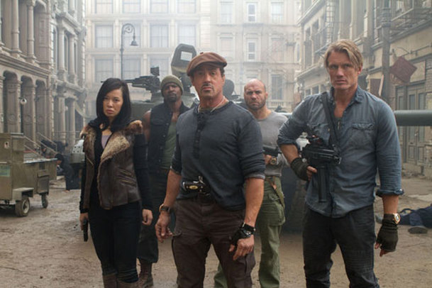 Expendables 2: Pirátský trailer bouchá jako o život | Fandíme filmu