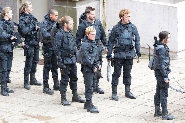 Hunger Games: Mockingjay I. - První oficiální fotky | Fandíme filmu