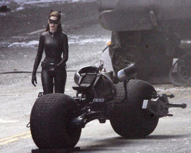 The Dark Knight Rises: Catwoman v kompletním kostýmu | Fandíme filmu